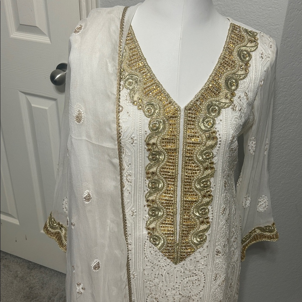 Shalwar kameez Duppatta off white gold Embroidered chicken kari chiffon. S-M